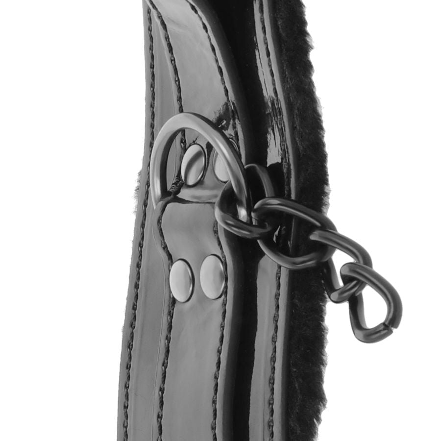 DARKNESS - BLACK ADJUSTABLE LEATHER HANDCUFFS WITH PADLOCK - Kink&Play