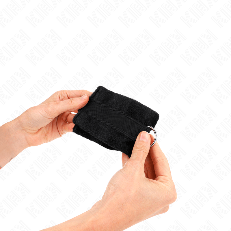 KINK - BEGINNER FUR HAND CUFFS BLACK 30 X 7 CM - Kink&Play