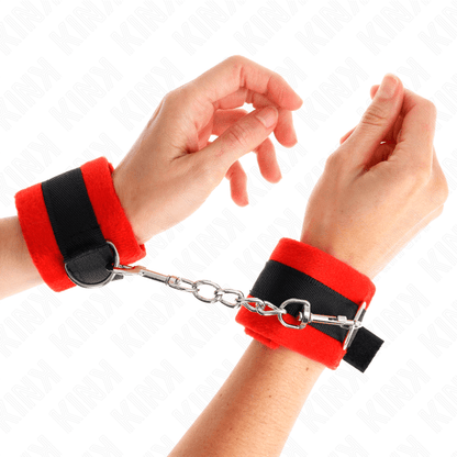 KINK - BEGINNER FUR HAND CUFFS BLACK - RED 30 X 7 CM - Kink&Play