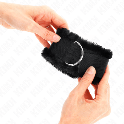 KINK - FURRY LINED WRIST RESTRAINTS BLACK ADJUSTABLE 17 - 31 CM X 7 CM - Kink&Play