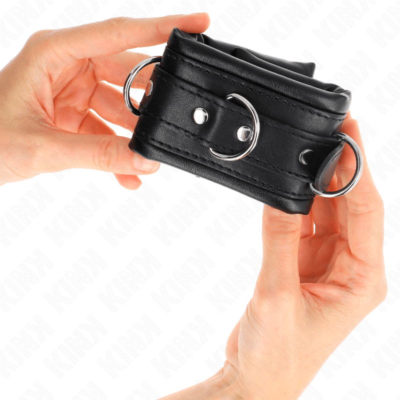 KINK - HEAVY WRIST RESTRAINTS WITH BLACK FUR LINED ADJUSTABLE 20 - 30 CM X 6 CM - Kink&Play