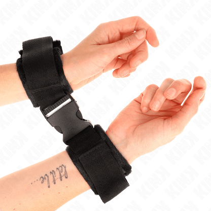 KINK - NYLON BIND HOOK&LOOP WRIST RESTRAINTS RED - BLACK MODEL 1 AJDUSTABLE 25 - 35 CM X 6 CM - Kink&Play