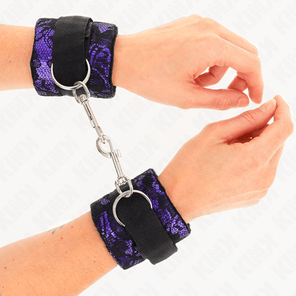 KINK - SHORT VELVET LACE WRIST RESTRAINTS AND NYLON BIND PURPLE / BLACK 23 X 6.5 CM - Kink&Play