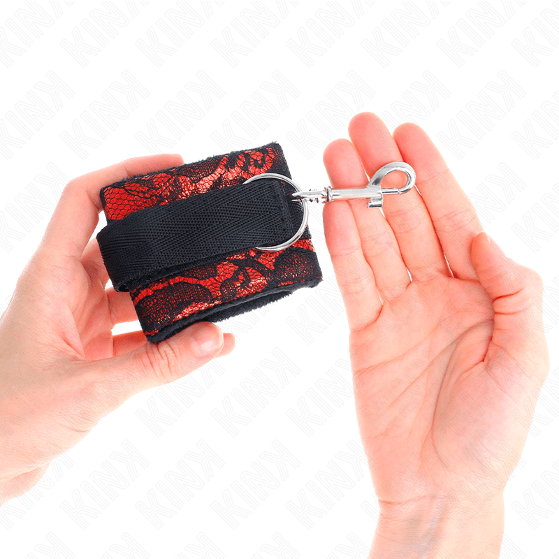 KINK - SHORT VELVET LACE WRIST RESTRAINTS AND NYLON BIND RED / BLACK 23 X 6.5 CM - Kink&Play